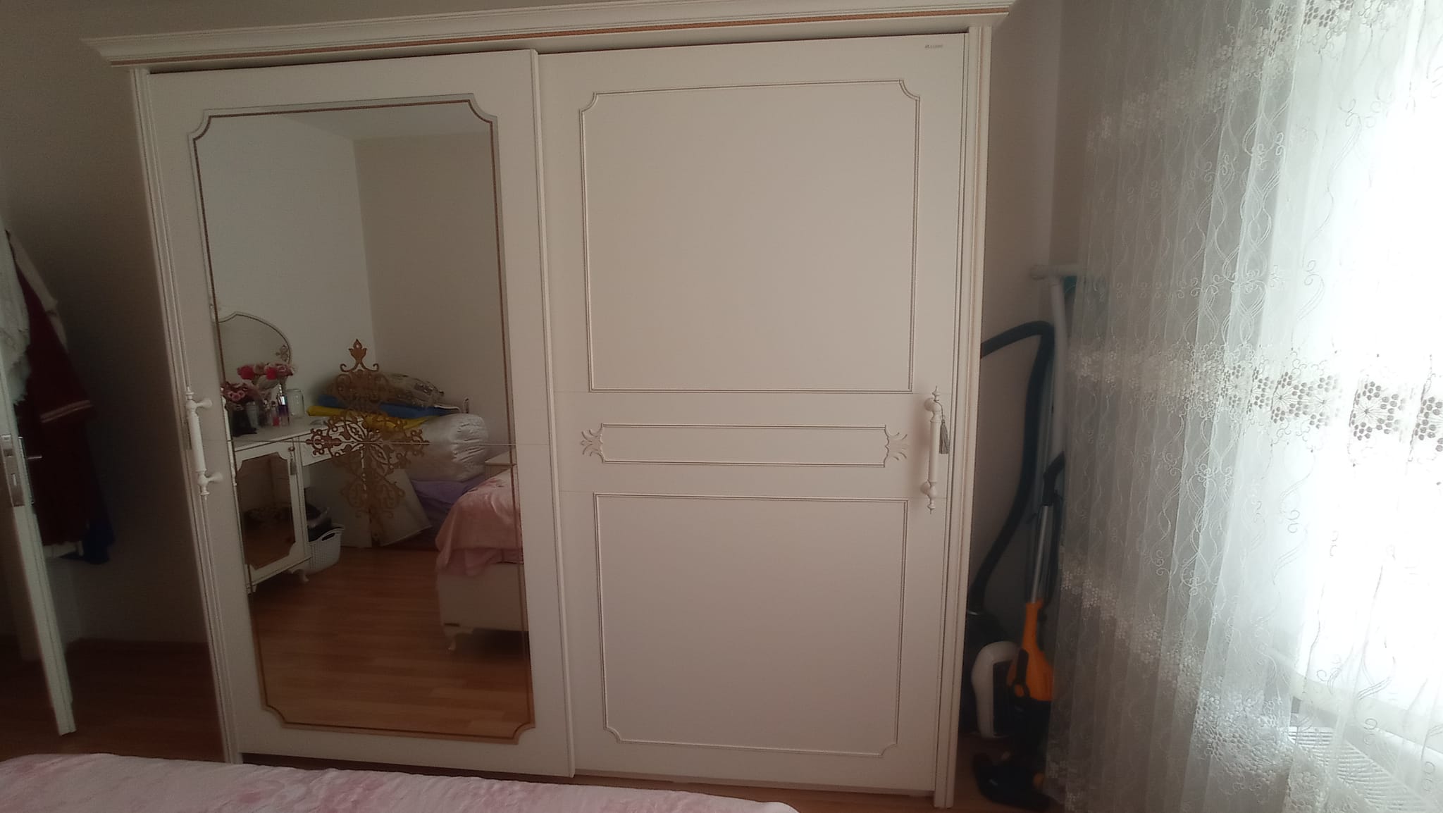 İKEA ELBİSE DOLABI AYNADI GARDIROP