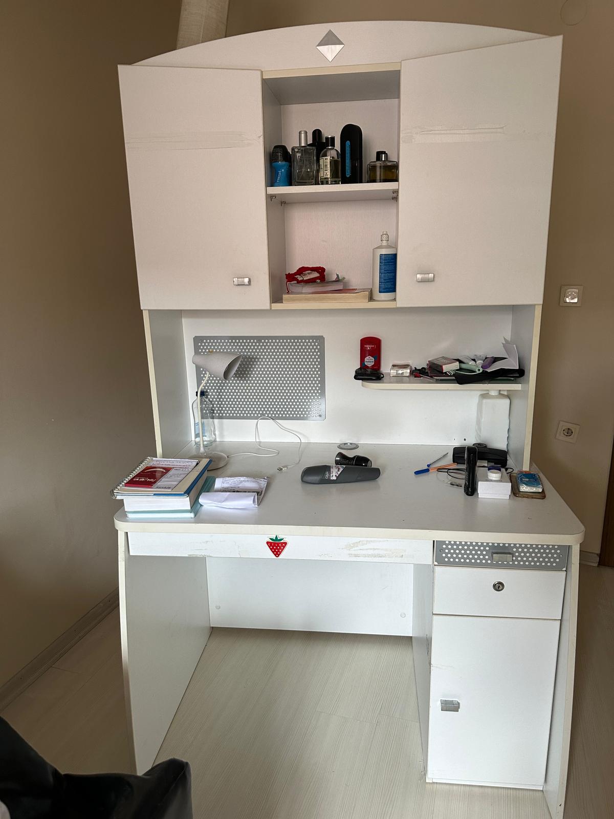 KÜTÜPHANELİ ÇALIŞMA MASASI